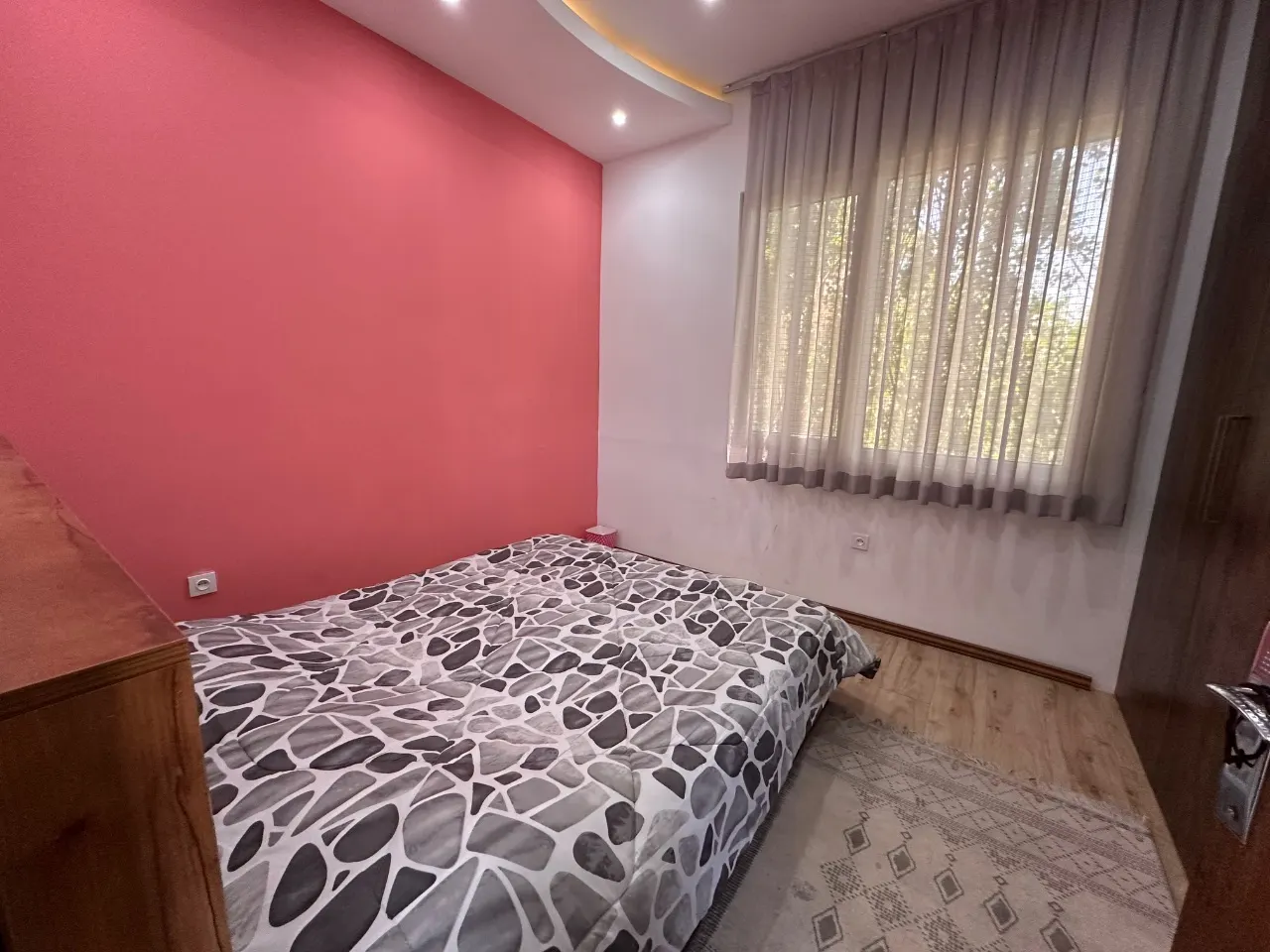 تصویر اجاره باغ ویلای سه خوابه مدرن با استخر آبگرم و روف گاردن در سهیلیه سنقرآباد کردان نزدیک تهران