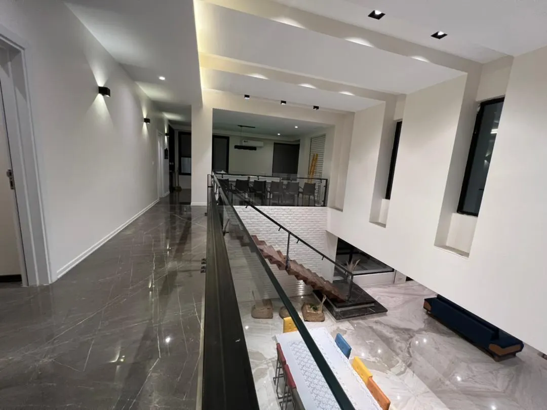 تصویر اجاره عمارت مدرن و لاکچری در کردان | تجربهای متفاوت از اقامت VIP
