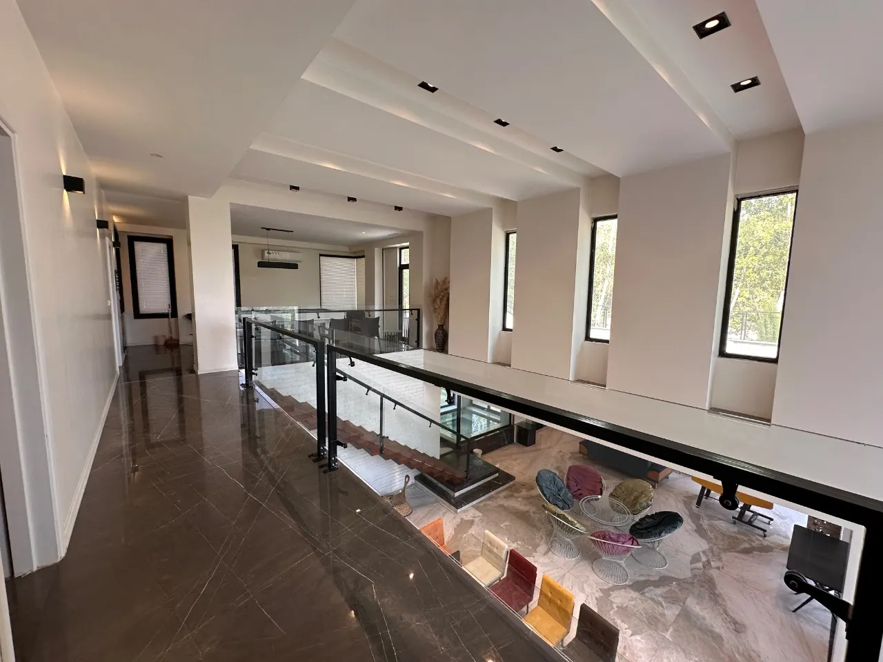 تصویر اجاره عمارت مدرن و لاکچری در کردان | تجربهای متفاوت از اقامت VIP