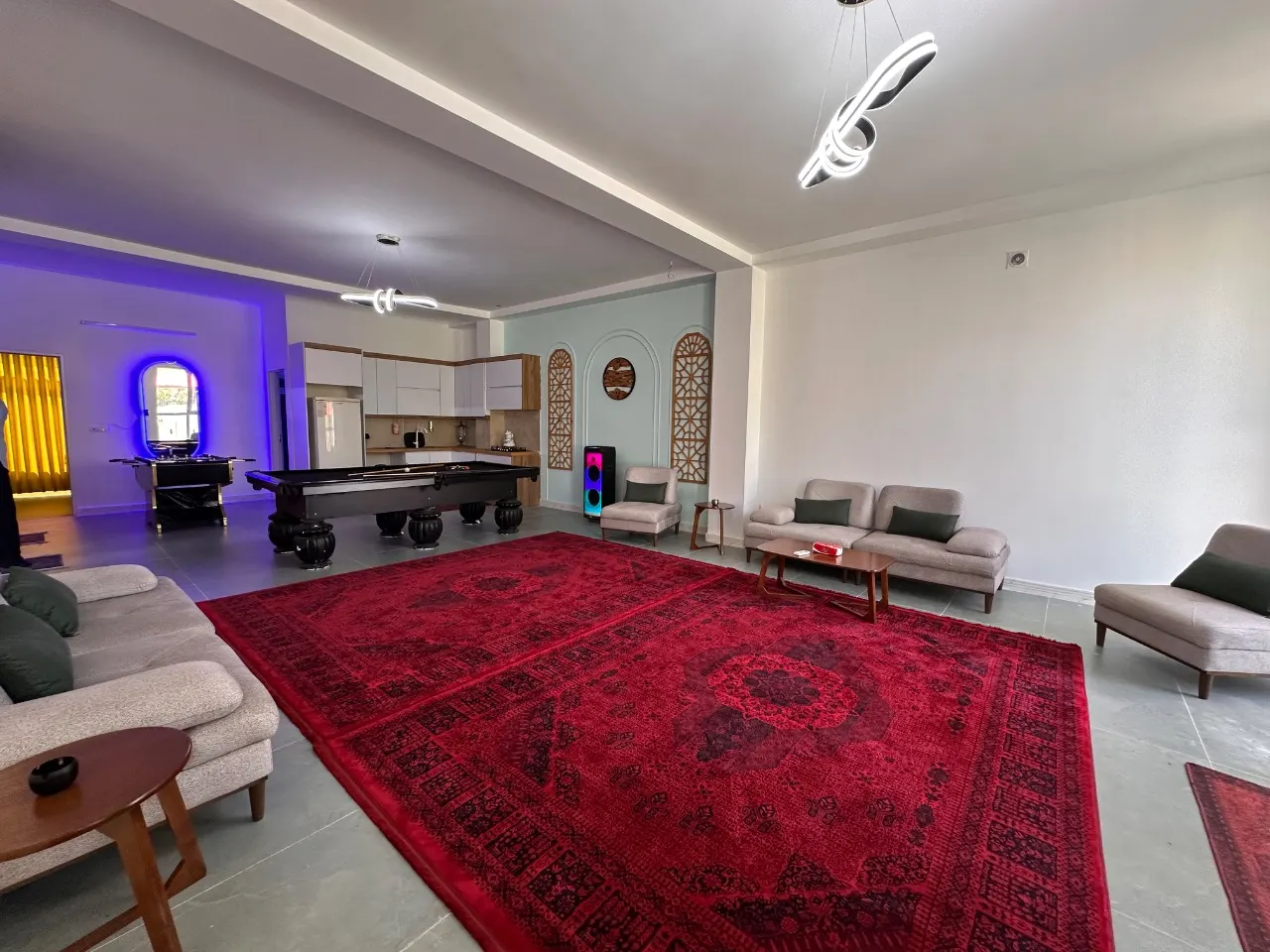 تصویر اجاره ویلای مراکشی نوساز در کردان چهارباغ کرج — اسلاید 24