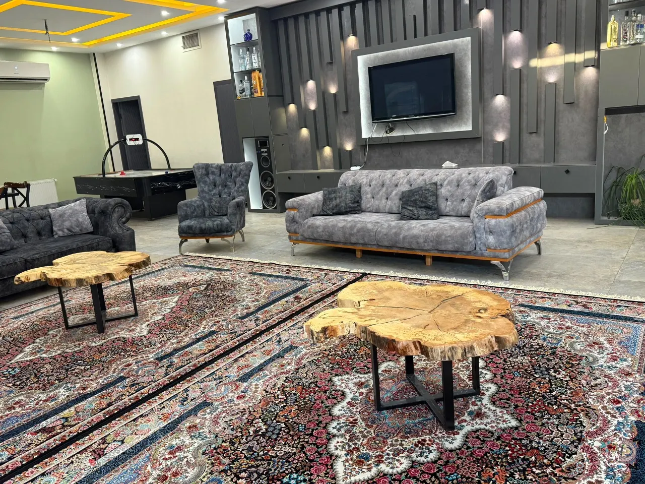 تصویر اجاره ویلای چهارخواب در نزدیکی مهرشهر کردان | استخردار، لوکس و دنج